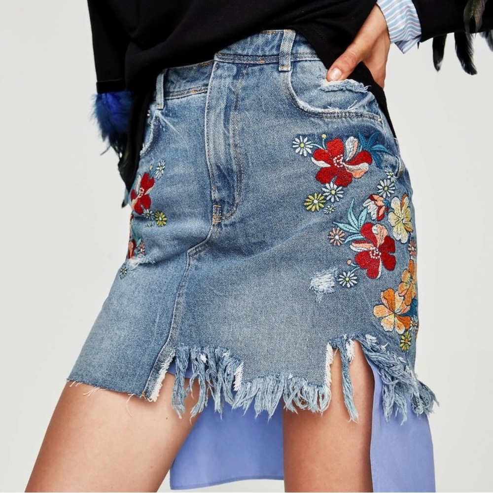 Zara Embroidered Denim Mini Skirt - Size: XS